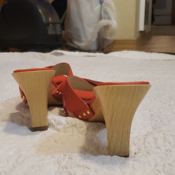 MICHAEL by MICHAEL KORS wooden square heel clogs 7 - Picture 4 of 8